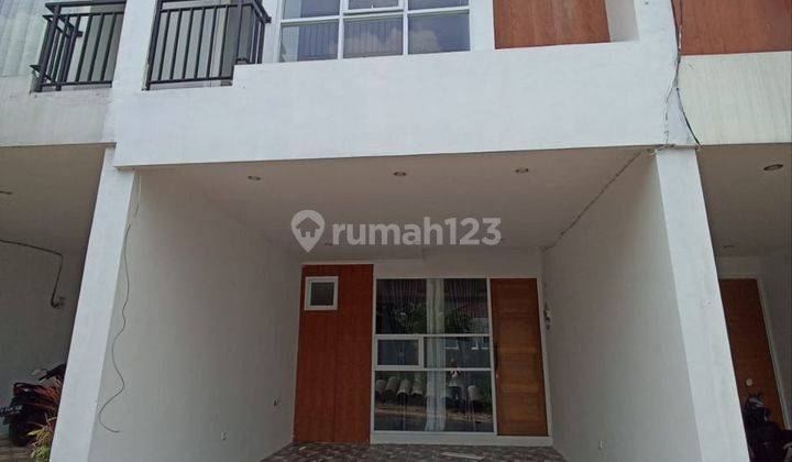 Rumah 2 Lantai Ciracas 500 Meter Stasiun LRT Jakarta Timur 1