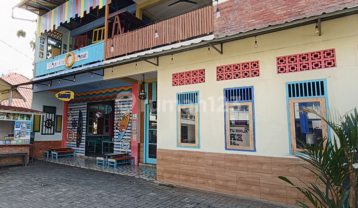 Sold by Direct Owner. Shop/Commercial Space in Commercial Location, Busy Street &amp; Many Residential Areas in Tanah Baru, Beji, Depok. 2 Floors. 1