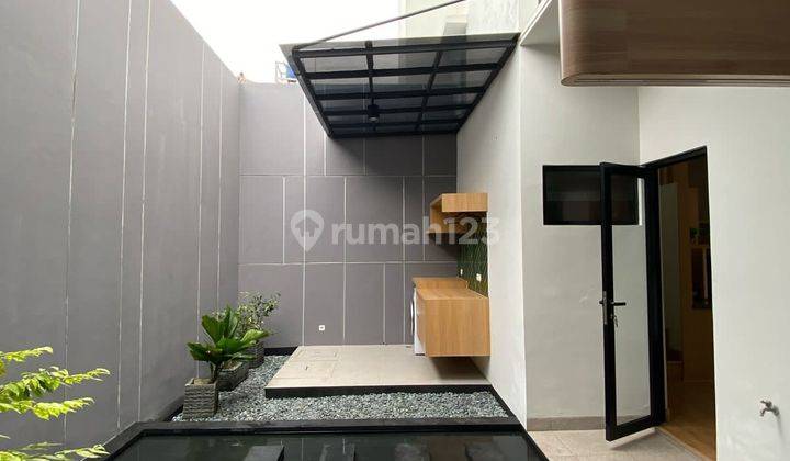 Rumah Cantik 3 Lantai Strategis Dekat Villa Dago Pamulang,Tangsel 2