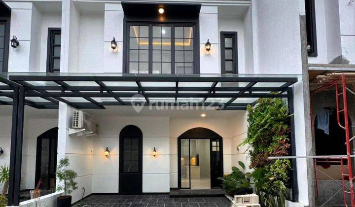 Jarang Ada !!! Rumah Classic Cantik Dengan Kolam Renang Pribadi  1