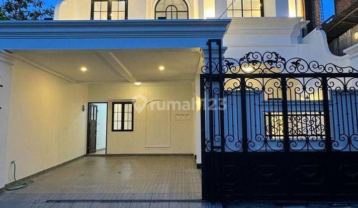 Rumah Classic Mewah Dengan Kolam Renang Pribadi Di Komplek Joglo 1