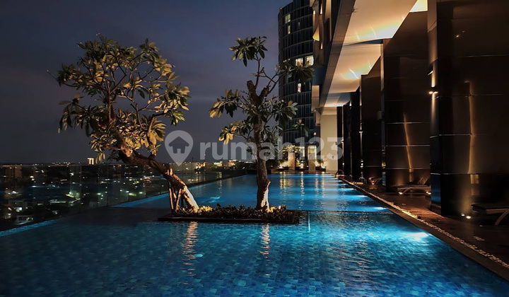 Voila 4 Bedroom Apartment at Ciputra World Mall 284 M2 Furnished Lux Connect to Ciputra World Mall Surabaya