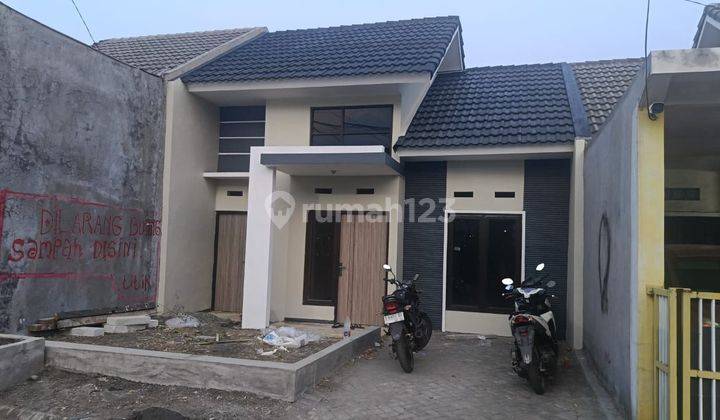 Rumah Murah 7x15 / 2 Kt / Lb 49
*griya Taman Asri*

lt 7x15 M²
lb 49 
ktidur 2 / Kmandi 1 /
car Port 1 Mobil

*jalan Utama Cluster*
baru Renov
hadap Barat

dekat
▪️palapa Sepanjang
▪️rs Siti Khodijah
▪️lotte Mastrip
 Shm Bisa Kpr Rumah Shm Sudah Renovasi 1