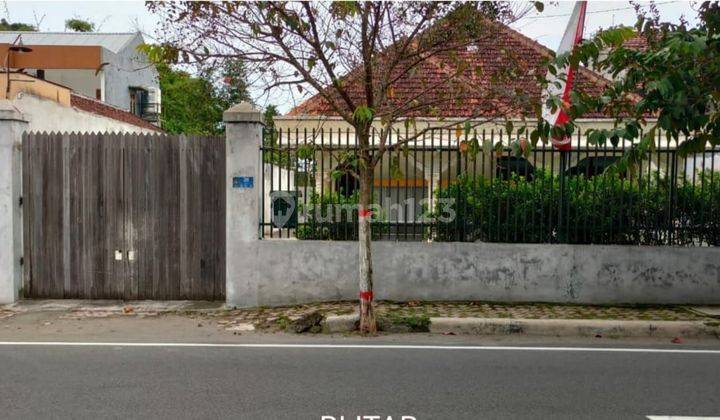 Blitar 
jl Wr Supratman Lt 2.064 M2
ada 3 Rumah, Shm, 800 M Ke Makam Bung Karno Rumah Shm 1