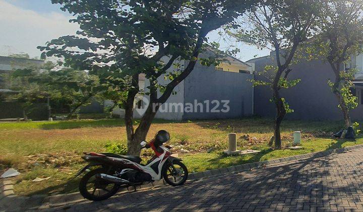 Kavling GRAHA FAMILI 
Perum Prestisius Surabaya Barat
LT 240 = 12x20 hadap Utara, Bentuk Tanah Kotak, DEKAT NATIONAL HOSPITAL, HOKKY, HARGA 20 jt /m2
Ada 2 KAVLING JEJER Tanah 2