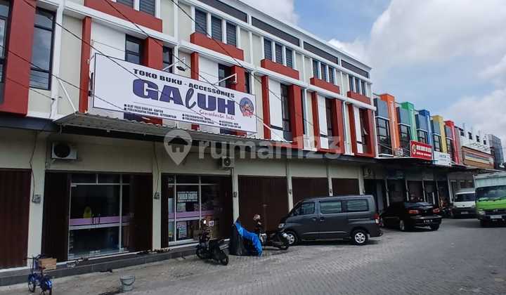 Griya Taman Asri Ruko Baru Rp 1.534 M Strategis Dekat Sepanjang ~ Taman Sidoarjo Ruko di Griya Taman Asri, Tawangsari, Taman, Sidoarjo, Jawa Timur, Sidoarjo, Taman, Tawangsari, Sidoarjo, 61257, Taman 63.0 M²