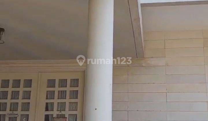 tampak depan rumah modern di simpang darmo