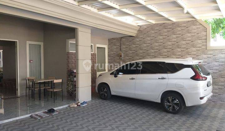 Manyar Jaya Rumah Lux 
10 X 30 M² Bagus, Lingkungan Aman, Shm,  Row Jln 3 Mobil, Jarang Ada. 1 Lantai Senior Tidak Perlu Naik Naik Tangga, Full Furnished

 2