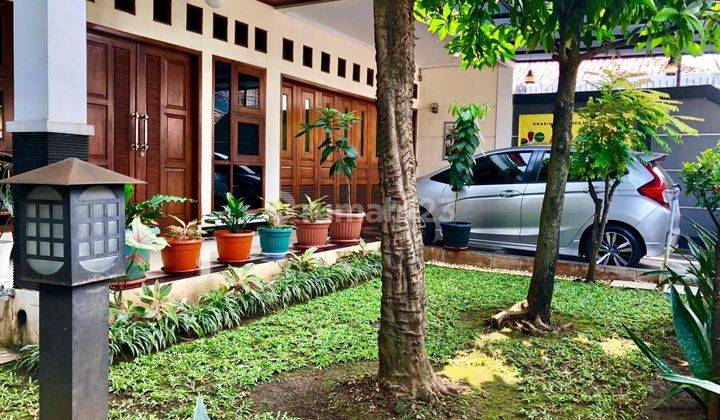 Rumah Mewah Di Petukangan, Jakarta Selatan. Jln Damai Tangkas Raya. 
lt 338 M² (± 12.5 X 27), 2 Lantai | 5 Ktidur Hadap Selatan. Shm.

strategis Dekat
▪︎perumahan Tangkas Permai 
(lingkungan Eksklusif)
▪︎5 Menit Ke Tol Jorr 2 
▪︎busway, Masjid, Rsud, Hype 1