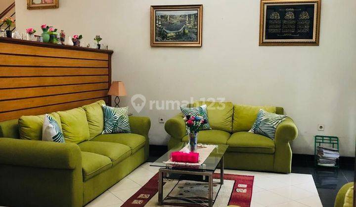 Rumah Mewah Di Petukangan, Jakarta Selatan. Jln Damai Tangkas Raya. 
lt 338 M² (± 12.5 X 27), 2 Lantai | 5 Ktidur Hadap Selatan. Shm.

strategis Dekat
▪︎perumahan Tangkas Permai 
(lingkungan Eksklusif)
▪︎5 Menit Ke Tol Jorr 2 
▪︎busway, Masjid, Rsud, Hype 2