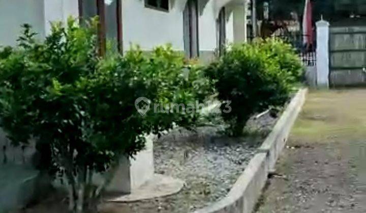 Blitar 
jl Wr Supratman Lt 2.064 M2
ada 3 Rumah, Shm, 800 M Ke Makam Bung Karno Rumah Shm 2