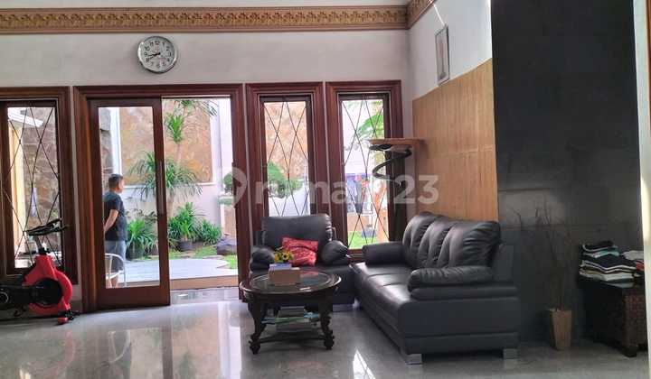 Disewakan.rumah@lux 2 Lantai@raya Satelit Indag@. Sukomanunggal@surabaya Barat 1
