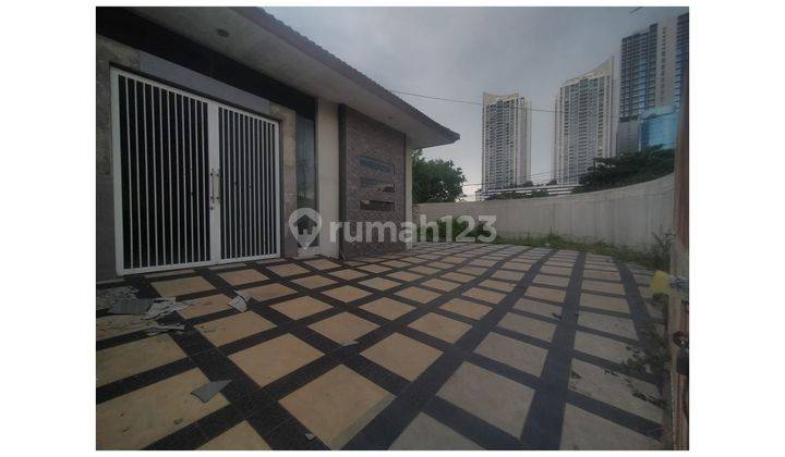 Murah Kris Kencana Rumah Pusat Kota Surabaya, Granit Tile, Hitung Tanah, 487 M2, Shm. Pojok, Car Port 12 Mobil, Selangkah Ke Cw Mall.
 1