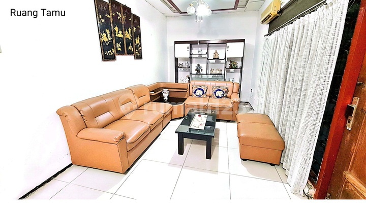 Dijual Rumah 2 Lantai SHM di Jl. Raya Dukuh Kupang, Surabaya 2