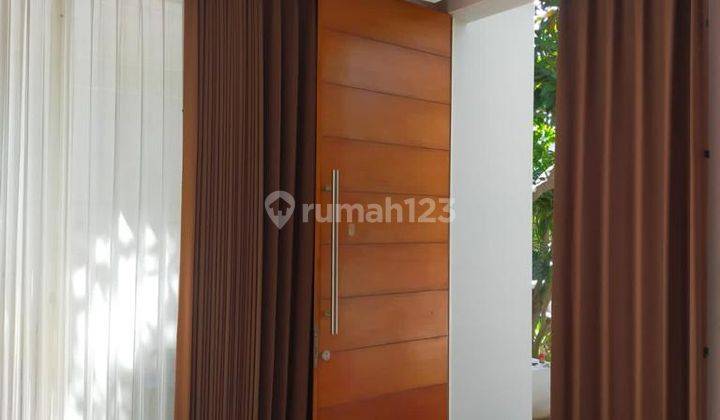 Rumah 2 Lantai Pakuwon Indah Semi Furnish Bagus 2