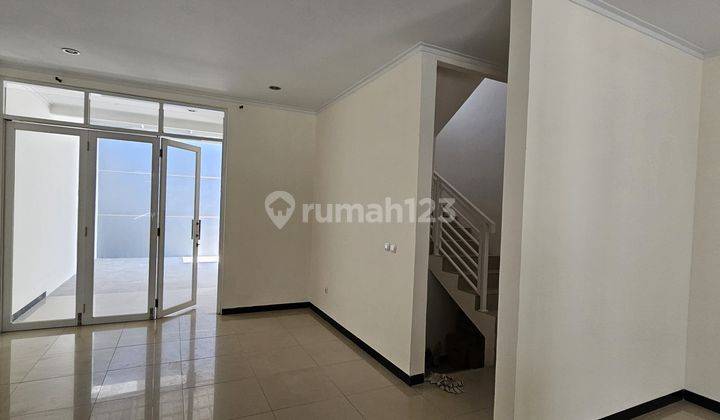 Jual Rumah Sommervile Taman Kopo Indah 1