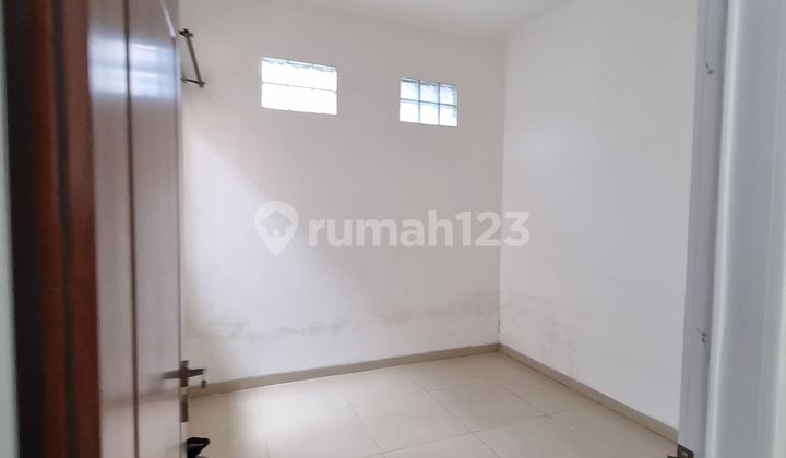 Sell New Renovated House Pinus Regency