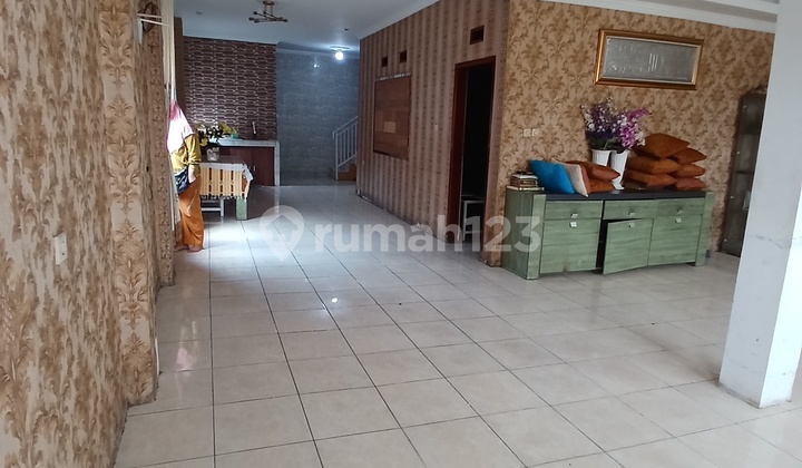 For Quick Sale: Three-Storey Shop House on Sukamenak Raya with Rooftop 2