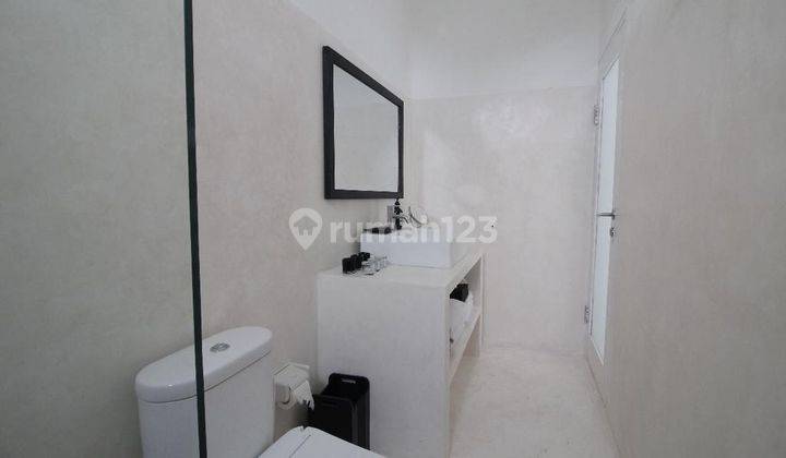For Rent beautiful villa in quite location at Umalas and have good opportunity for Subleaser 9