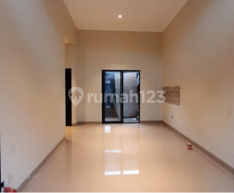 Rumah Minimalis Modern Selangkah ke Jalan Curug Depok 2