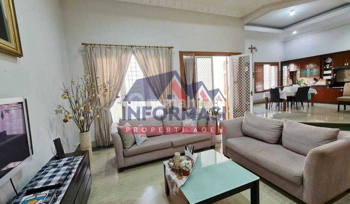 Dijual rumah bagus di Intercon Taman Kebon Jeruk 1