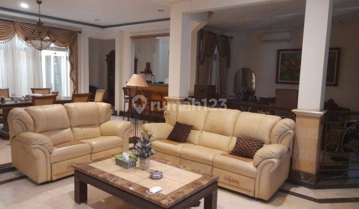 Dijual rumah bagus di Intercon Taman Kebon Jeruk 1