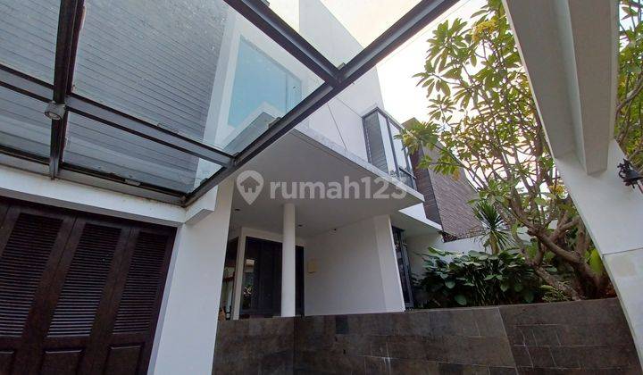 Dijual rumah mewah di Intercon 2