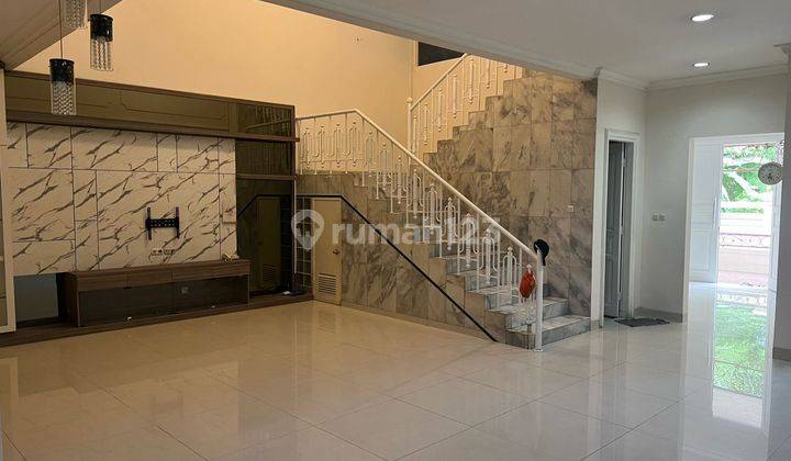 Dijual rumah siap huni 2 lantai di Intercon 1