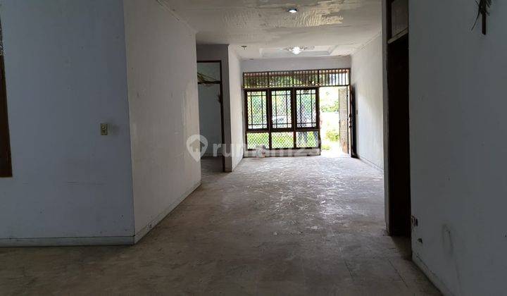 Dijual rumah tua hitung tanah di Intercon 1