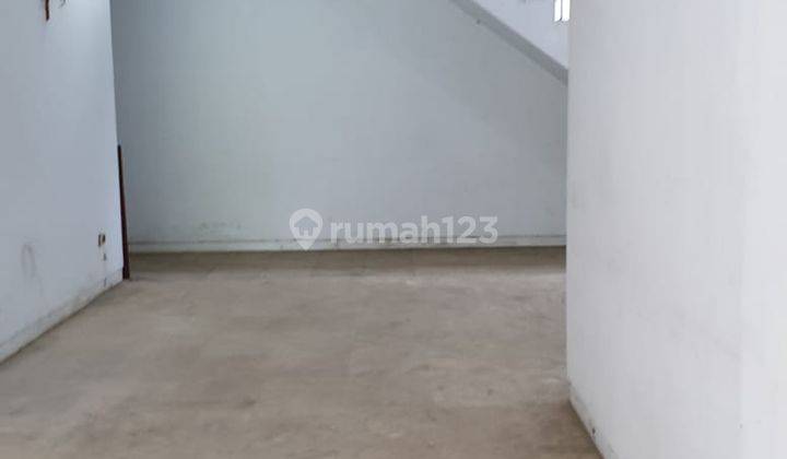 Dijual rumah tua hitung tanah di Intercon 2