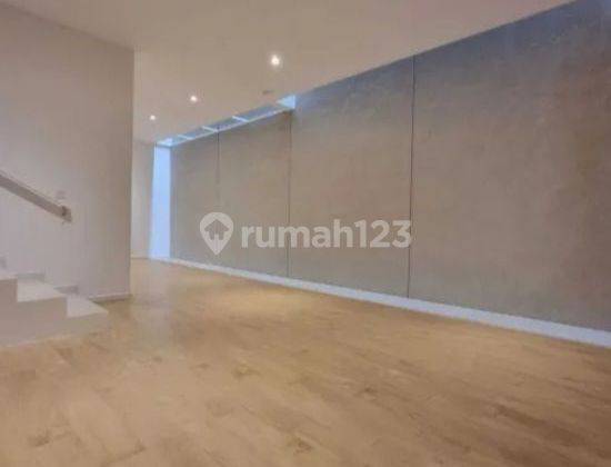 Dijual rumah baru 3 lantai minimalis di Intercon 2