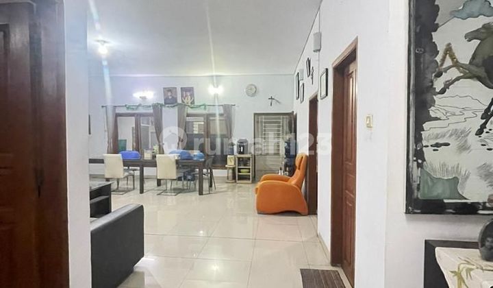 Dijual rumah lokasi strategis di tomang