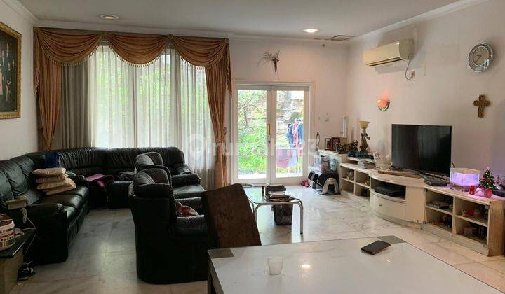 Dijual rumah di Intercon taman kebon jeruk 2