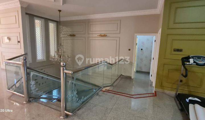 Dijual rumah di Intercon Taman Kebon Jeruk 2