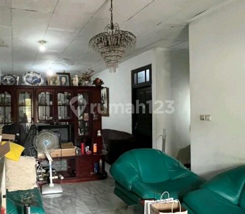 Rumah Hitung Tanah Lokasi Bagus Dikomplek Intercon Jakarta Barat