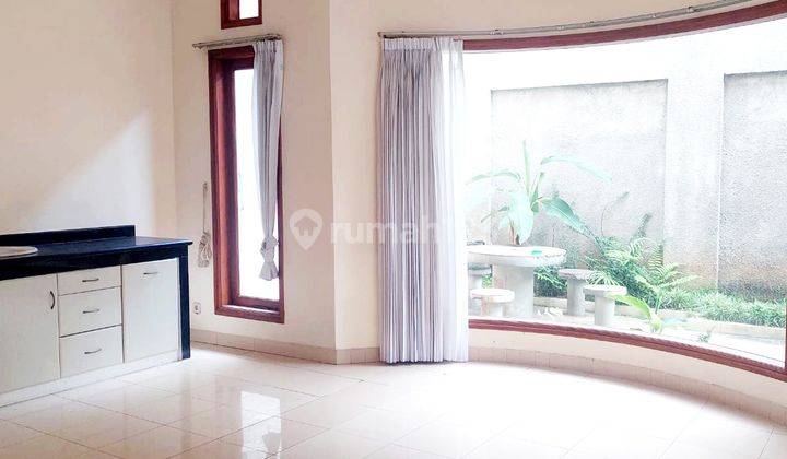 Disewakan Rumah Nyaman 2 Lantai Lokasi Mainroad Setraduta Bandung 3