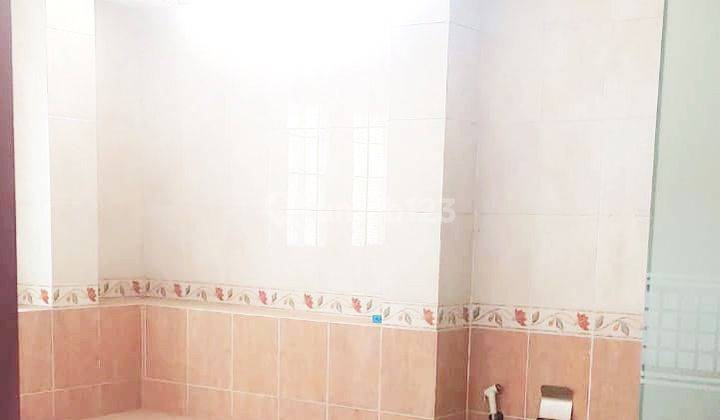 Disewakan Rumah Nyaman 2 Lantai Lokasi Mainroad Setraduta Bandung 8