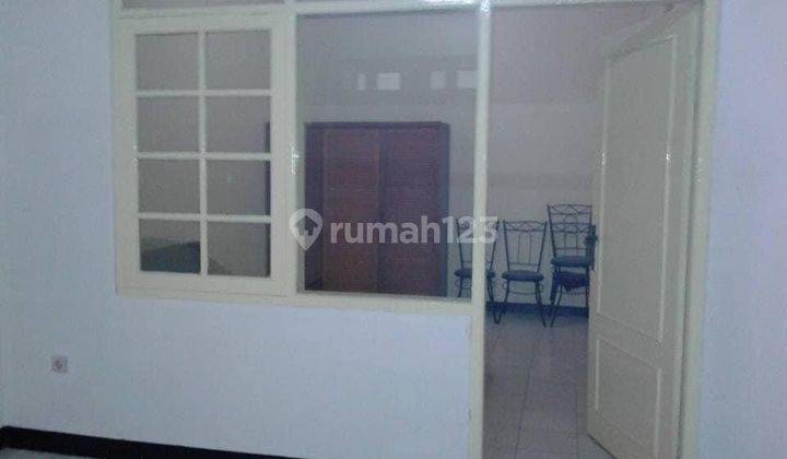 DISEWAKAN RUMAH TERAWAT HARGA TERJANGKAU BANGUNAN 2 LANTAI DAERAH KEMBAR BANDUNG 2