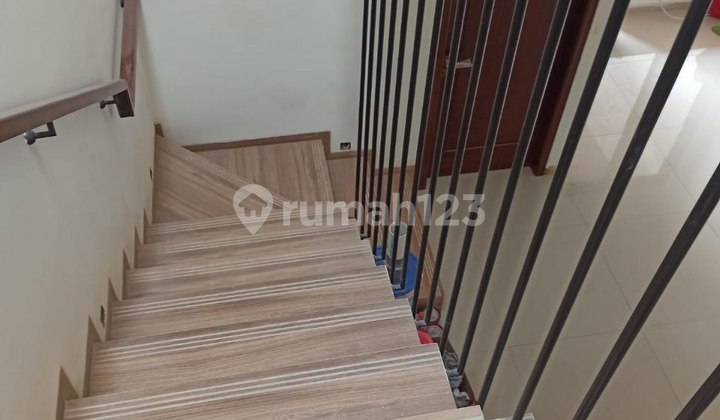 Luxury Strong Strategic House in Rawamangun 2