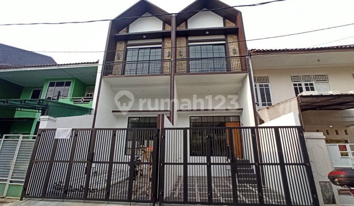 Rumah Bagus Scandinavian Mewah di Rawamangun