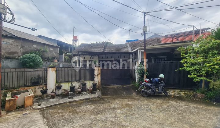 Rumah Second Luas Dalam Komplek Dukuh Zamrud Bekasi