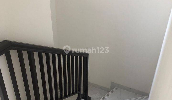 Rumah 2 Lantai di Lavon Savarna Grandura, Tangerang Type B 2