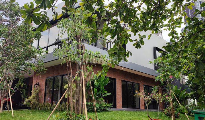 Rumah 2,5 Lantai Baru Furnished di Bsd De Latinos Caribbean Island, Tangerang 1