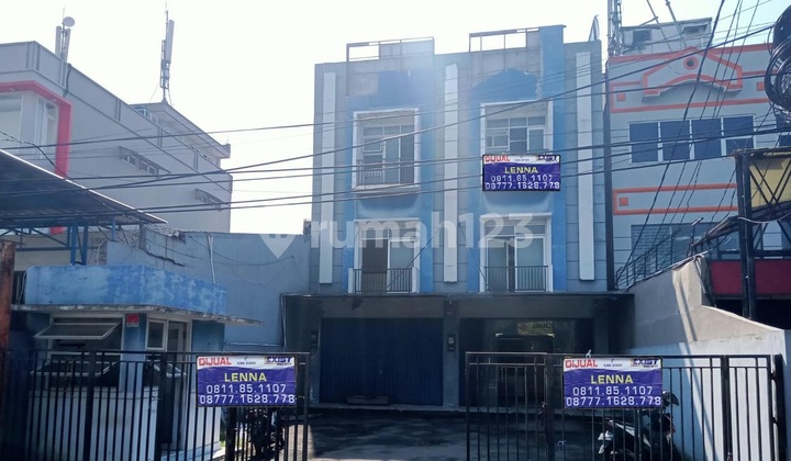 3-Storey Ready-to-Use Terraced Shophouse on Ciputat Raya, Pondok Pinang