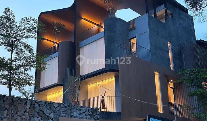 Rumah 3 Lantai SHM Baru di Selatan Jakarta At Kemang rooptop  1