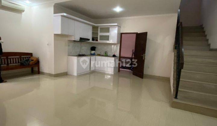 Rumah di Kemang timur (pejaten) Semi Furnished Bagus Sekali SHM 2