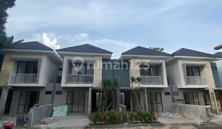 For sale, new house in Putri Bintaro
Currently under renovation.