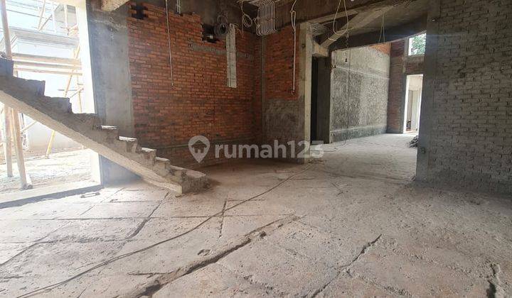 Disewakan Rumah Mewah dan Luas di Senopati Jakarta Selatan 3