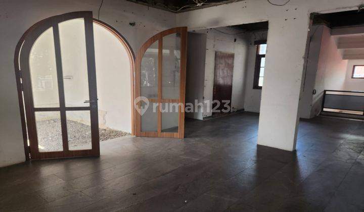  Rumah Kontrakan Unfurnished Butuh Renovasi SHM - Sertifikat Hak Milik di gandaria, Gandaria 2