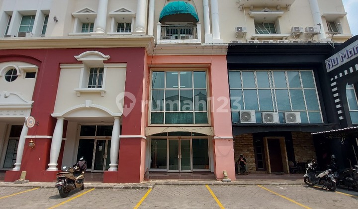 Ruko di Jl. Radio Dalam Raya, Gandaria Utara, Kec. Kby. Baru, Kota Jakarta Selatan, Daerah Khusus Ibukota Jakarta, Kebayoran Baru Semi Furnished HGB